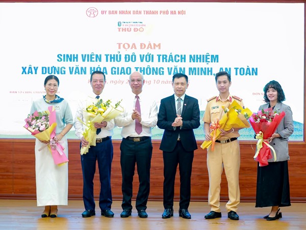 Sinh viên Thủ đô với sứ mệnh xây dựng văn hoá giao thông văn minh, an toàn