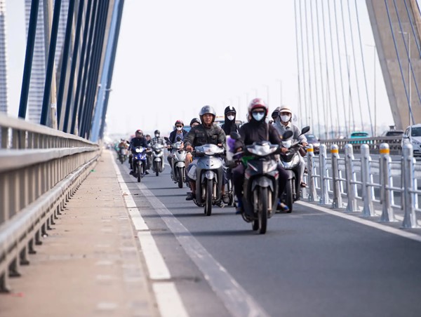 Hà Nội: Người dân quen dần phương án di chuyển mới trên cầu Nhật Tân