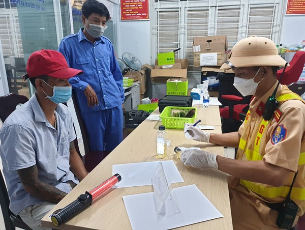 Tài xế xe công dương tính với ma túy “thông” chốt kiểm dịch