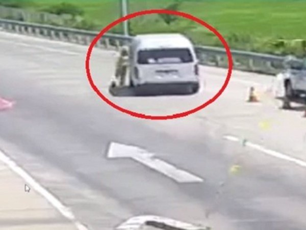 Khởi tố tài xế ô tô tông vào CSGT 