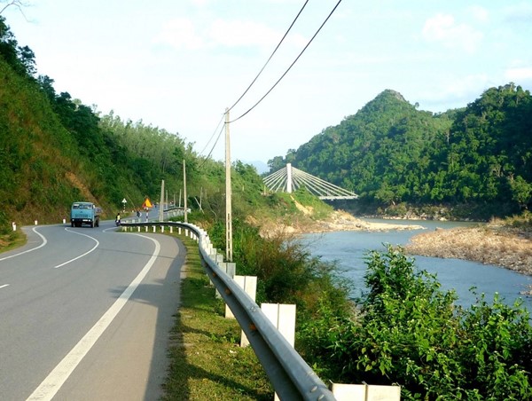 Đầu tư cao tốc Cam Lộ - Lao Bảo thay thế Quốc lộ 9