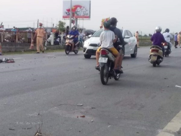 Ô tô va chạm với xe đạp điện, 1 người tử vong