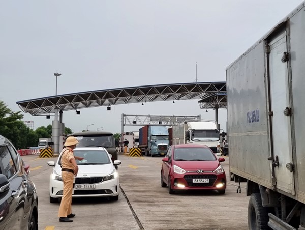 Văn bản mới quy định thêm thông tin cho lái xe vận tải hàng hoá