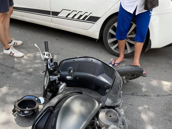 Nữ sinh lớp 9 điều khiển xe máy gây tai nạn liên hoàn