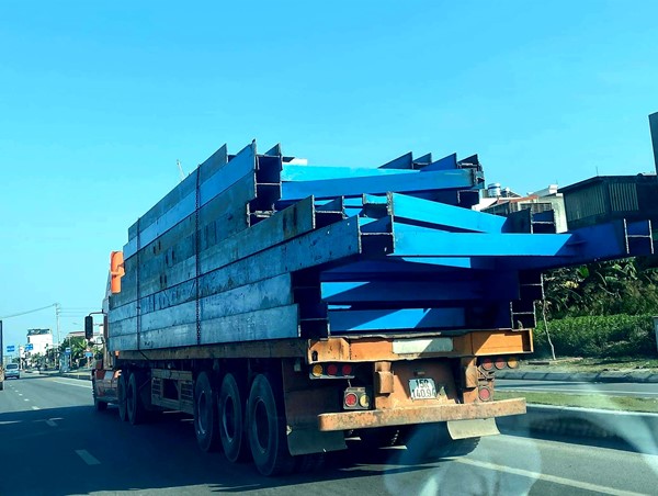 Nhiều tình huống nguy hiểm khiến người tham gia giao thông “thót tim“