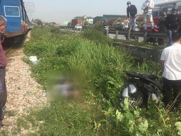 Hải Phòng: Người đàn ông đi xe SH bị tàu hỏa đâm tử vong