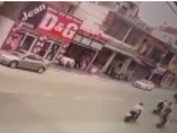 [Clip]: Nữ sinh 16 tuổi tử vong sau cú va chạm mạnh với ô tô 