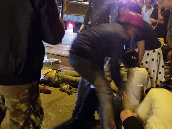 Hải Phòng: Người đàn ông tử vong trước đầu xe bán tải