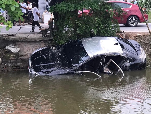 Xe ô tô lao xuống mương, Chủ tịch Hội Nông dân xã tử vong