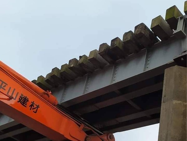 Đường sắt Hà Nội - Hải Phòng bị phong tỏa 4 giờ sau tai nạn