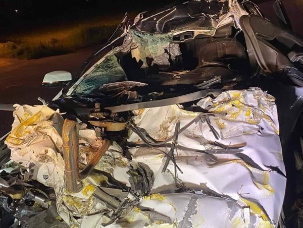 Ô tô con tông vào gầm xe container đang quay đầu, 4 người thương vong