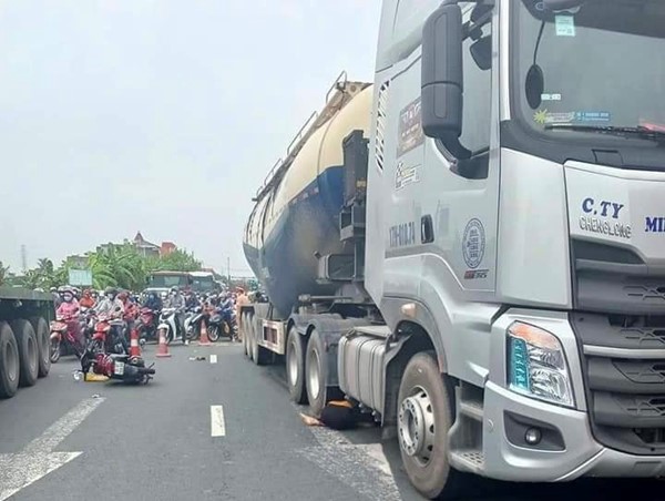 Hải Phòng: Người phụ nữ chết thảm sau va chạm với xe bồn