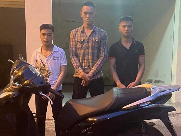 Nhóm thanh niên lạng lách đánh võng khiến một công an đang làm nhiệm vụ bị thương