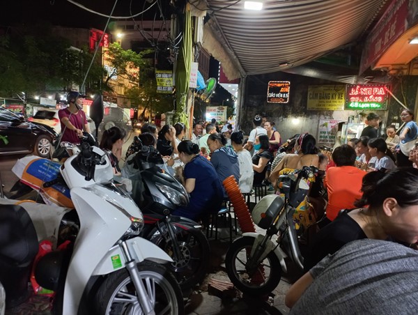 Hải Phòng: Quán ăn “vây” ngõ hẹp, cảnh báo nguy hiểm rình rập