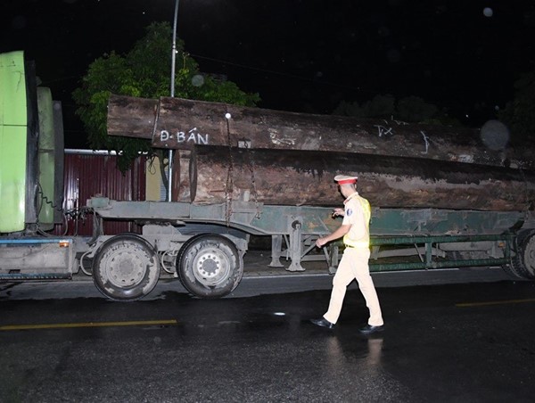 Hải Phòng: Xử lý 2 xe đầu kéo chở hàng vượt quá tải trọng hơn 50%