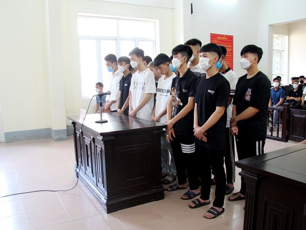 Quảng Ninh: Phiên toà “thân thiện” xử nhóm học sinh rủ nhau đua xe trái phép