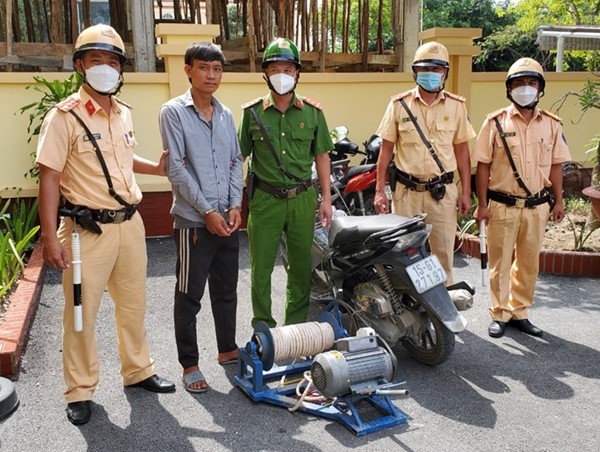 Hải Phòng: Đi xe không gương, không biển kiểm soát, tên trộm bị “tóm” gọn