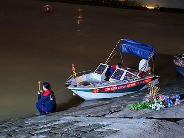 Nam Định: Đã tìm thấy thi thể 4 nạn nhân trong 1 gia đình bị đuối nước mất tích