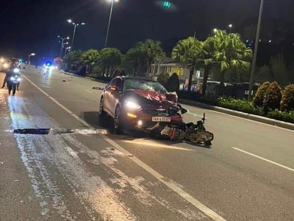 2 người thương vong sau va chạm với ô tô ở Hạ Long