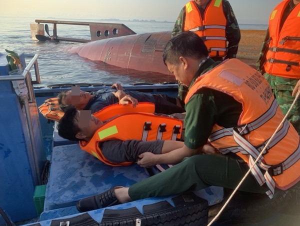 Tàu vận tải gặp nạn trên biển Cát Bà, 1 thuyền viên mất tích