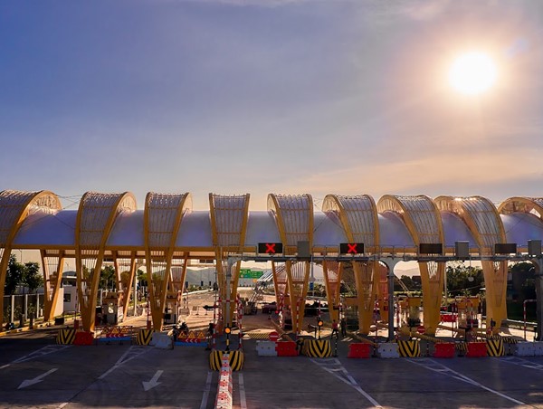 Ngày đầu thực hiện thu phí cao tốc Tiên Yên - Móng Cái 