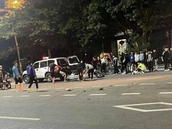 Quảng Ninh: 5 thanh, thiếu niên bị thương sau va chạm với xe tải