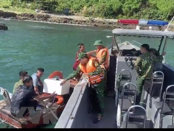 Va vào đá ngầm, tàu của 3 ngư dân bị đắm trên vùng biển Cô Tô