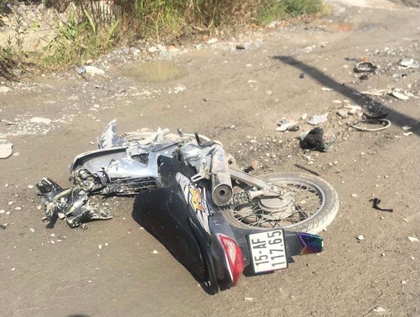 Va chạm với ô tô, thiếu niên 17 tuổi tử vong tại chỗ