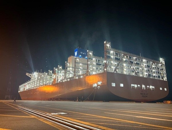 Tàu lớn kỷ lục trọng tải gần 145.000 DWT cập cảng Hải Phòng