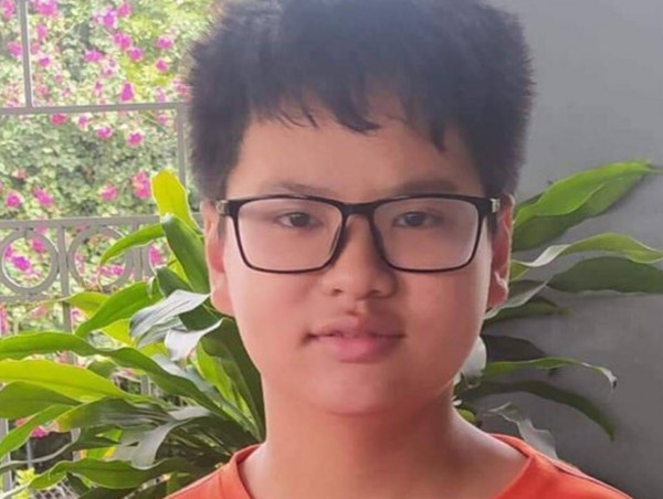 Học sinh lớp 7 cứu cụ ông bị ngã trên đường ray khi đoàn tàu đang lao tới