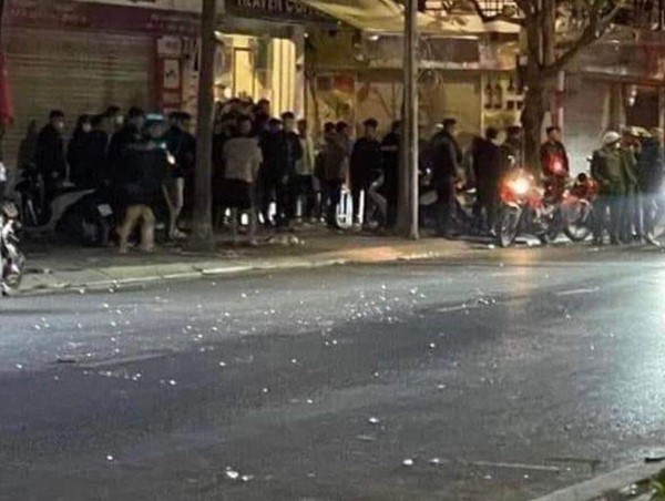 Nhóm quái xế lạng lách, ném chai thuỷ tinh vào nhà dân