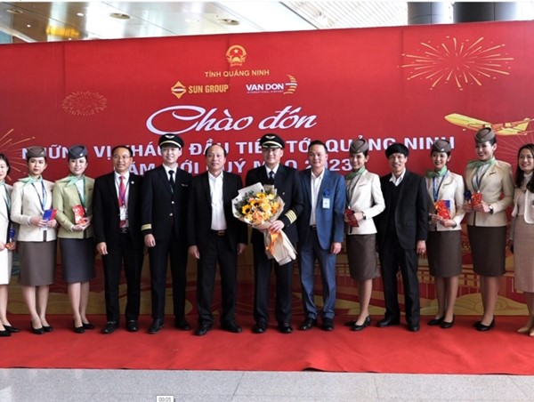 Sân bay Vân Đồn đón chuyến bay đầu tiên năm 2023