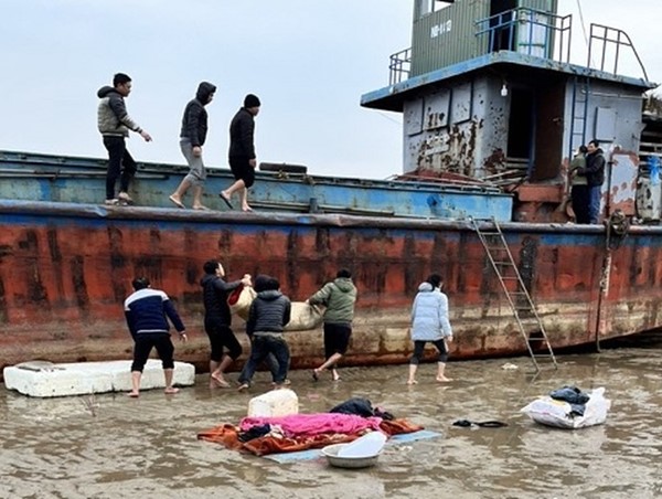 Quảng Ninh: Tìm thấy thi thể chủ sà lan gặp nạn trên biển