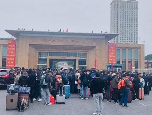 Khôi phục hoạt động xuất nhập cảnh qua cửa khẩu quốc tế Móng Cái 