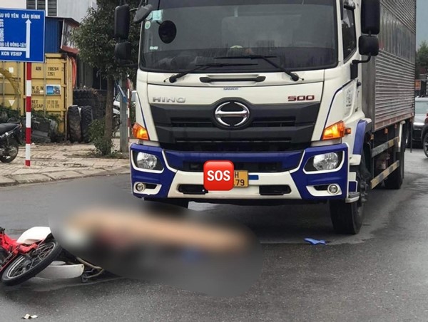 Hải Phòng: Va chạm với xe tải, 2 người thương vong