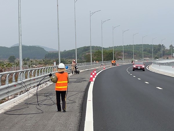 Quảng Ninh: Hạn chế tốc độ trên cao tốc Vân Đồn-Móng Cái để thi công cáp quang