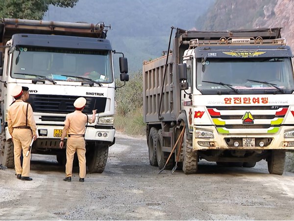Quảng Ninh: Phát hiện chiêu trò mới trong cơi nới thành thùng xe chở hàng quá tải