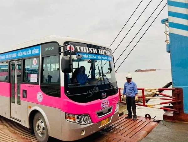 Mở tuyến xe buýt từ bến phà Cái Viềng đi thị trấn Cát Bà và ngược lại