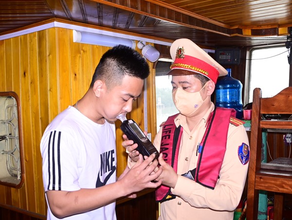 Hải Phòng: Tăng cường tuần tra, xử lý vi phạm nồng độ cồn trên tuyến thuỷ nội địa