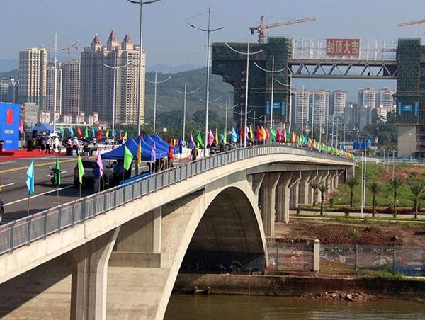 Quảng Ninh: Đề xuất mở luồng cho người và xe du lịch tự lái qua cửa khẩu