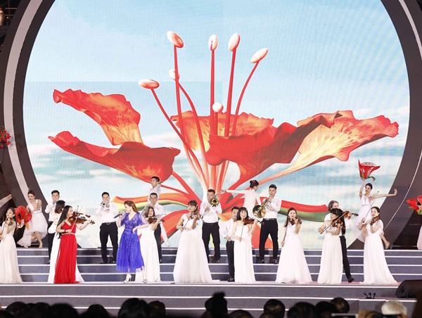 Bố trí điểm trông xe miễn phí cho người dân tại Lễ hội Hoa Phượng đỏ