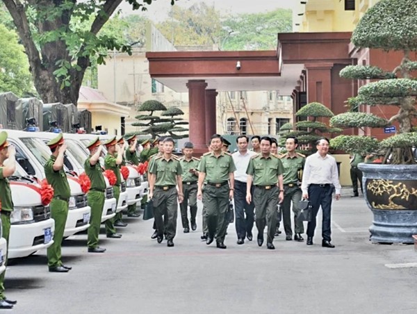 Hải Phòng: Tặng 115 xe ô tô bảo đảm ANTT cho Công an các xã, thị trấn 