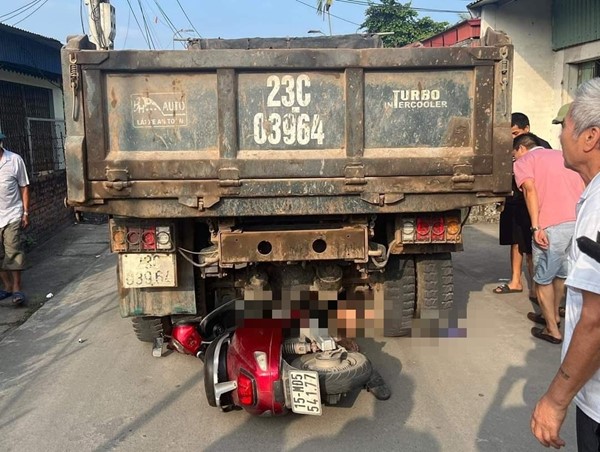 Hải Phòng: Xe tải đi lùi đã cán chết cô gái