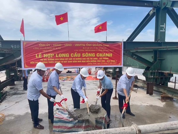 Quảng Ninh: Hợp long cầu sông Chanh thị xã Quảng Yên