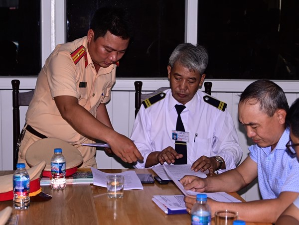 Hải Phòng: Yêu cầu các lái xe ký cam kết thực hiện nghiêm các quy định của Luật Giao thông đường bộ