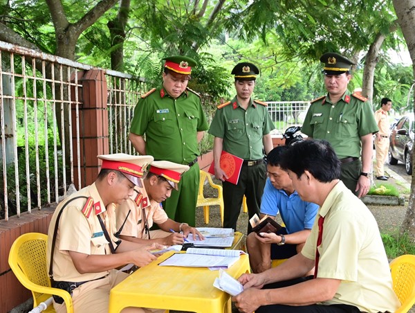 Hải Phòng: Xử lý hơn 700 trường hợp xe ô tô kinh doanh vận tải khách và xe đầu kéo container vi phạm 