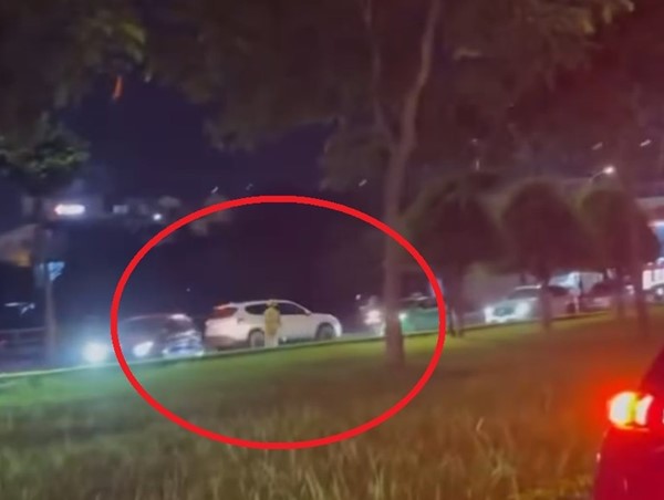 Hải Dương: Tài xế ô tô tránh đo nồng độ cồn đi lùi trên đường 1 chiều