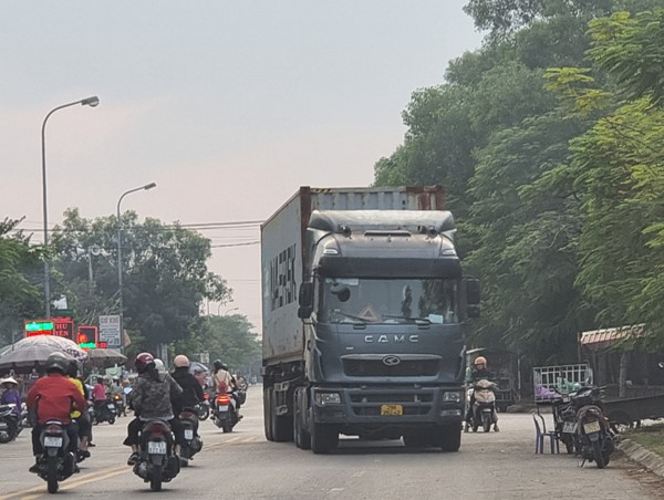 Huyện Vĩnh Bảo, TP Hải Phòng: Chợ “tự phát” gây cản trở giao thông, chính quyền có ngó lơ?