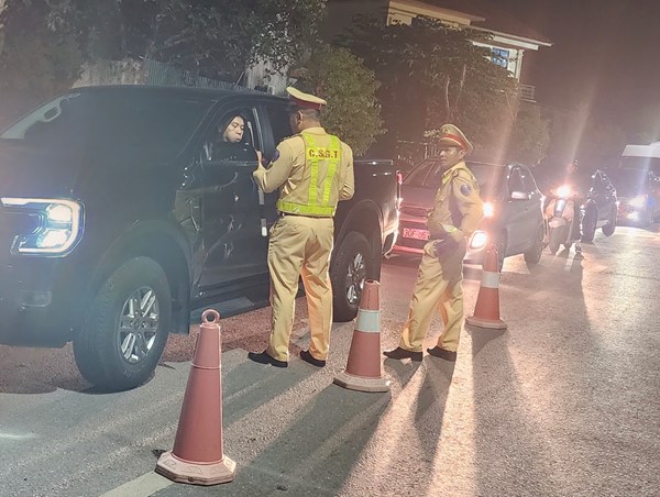 Hải Dương: Xử phạt 2 lái xe do vi phạm nồng độ cồn kịch khung