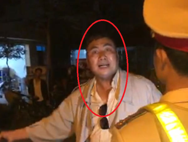 Đối tượng không chịu đo nồng độ cồn bị khởi tố